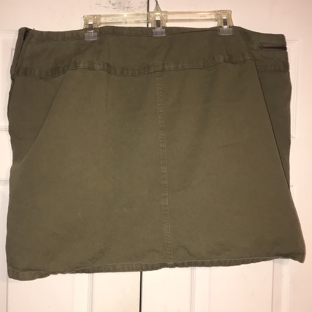 Women’s Venezia Skort with Utility Pocket - Picture 5 of 5